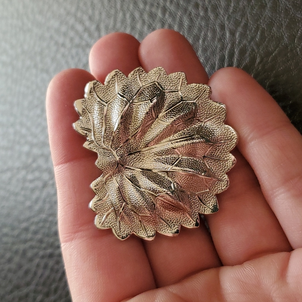 VTG Jeri-Lou scarf clip